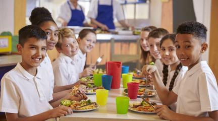 children having school dinners free school meals