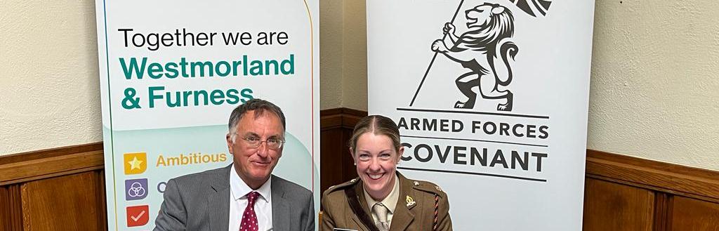 Cllr Brook and Major Henry signing the Covenant